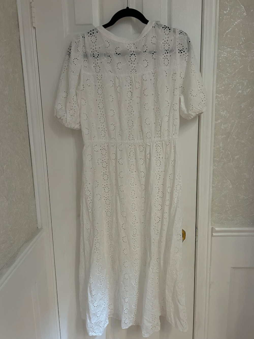 Velvet by Graham & Spencer White Eyelet Midi Shirtdress - Size Medium - Picture 4 of 4